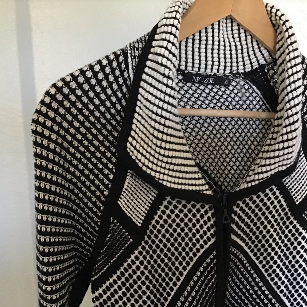 Nic + Zoe front zip black and white sweater